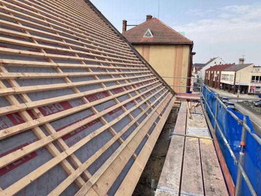 Projekt a technický dozor stavebníka pro výměnu střešní krytiny na bytovém domě, Jablonné v Podještědí (2020)