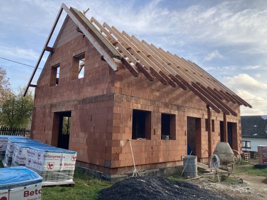 Projekt ke stavebnímu povolení a stavbyvedoucí novostavby rodinného domu, Postřelná (2023)